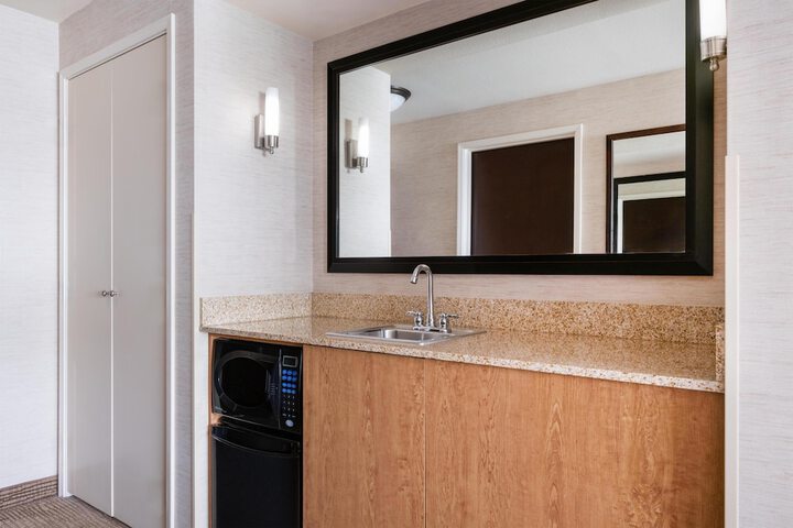 Eastgate Hotel BW Signature Collection