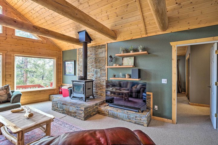 Grand Jefferson Home w / Stunning Mtn Views!