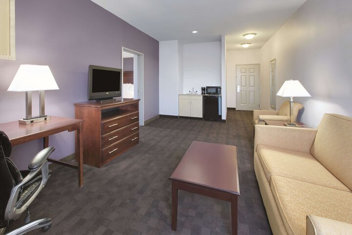 Room 13 of 28