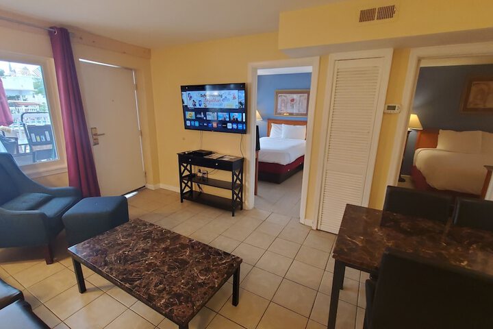 Room 21 of 33
