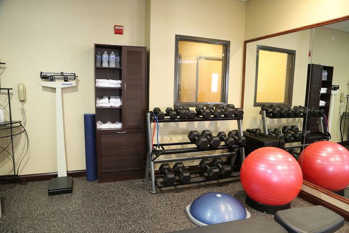Holiday Inn Express Hotel & Suites Cleveland by IHG