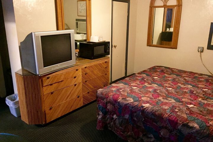 Room 11 of 24