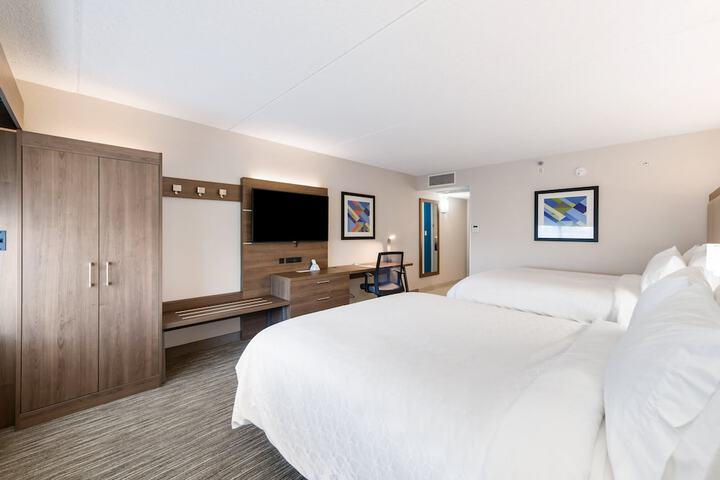 Room 28 of 64