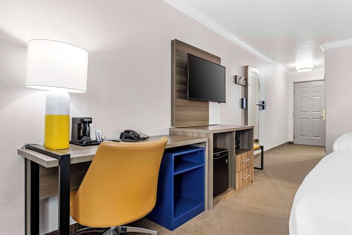 Room 18 of 39