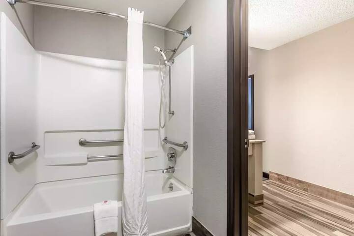 Room 16 of 26