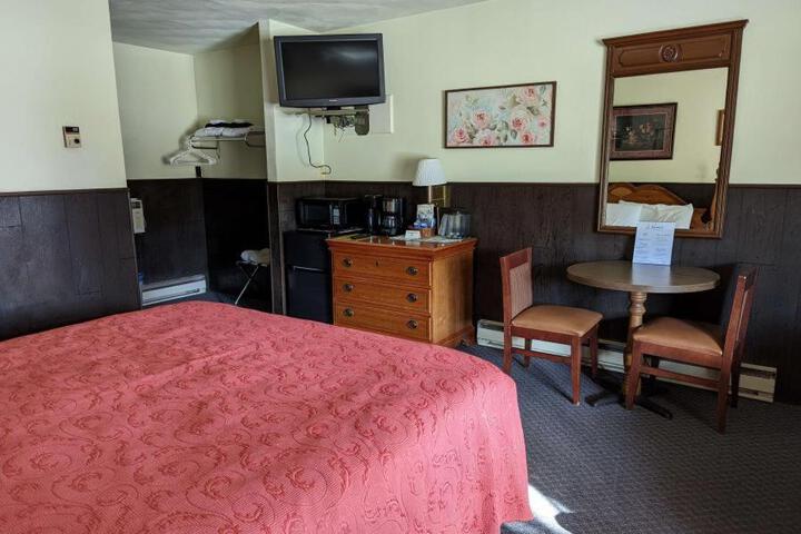 Crossroads motel & cabins