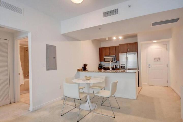 One bedroom in Lux condoCasa Costa! wbeachpass!