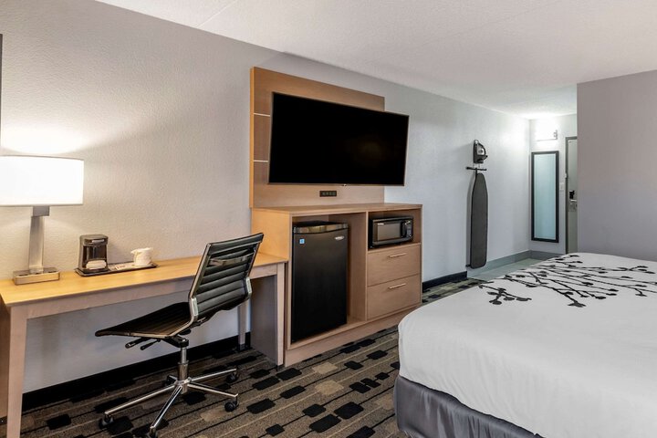 Room 16 of 32