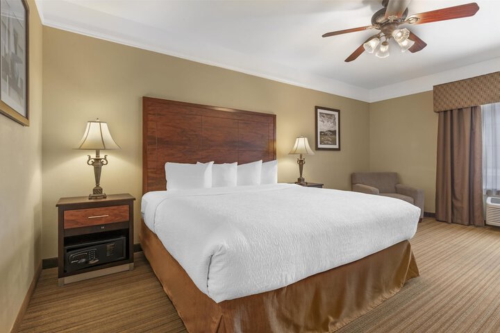 Best Western Plus Monica Royale Inn & Suites