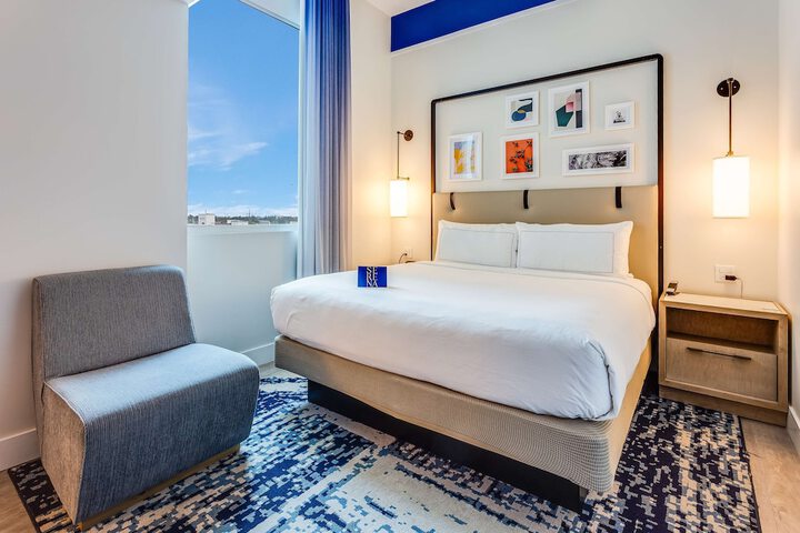 Room 43 of 98