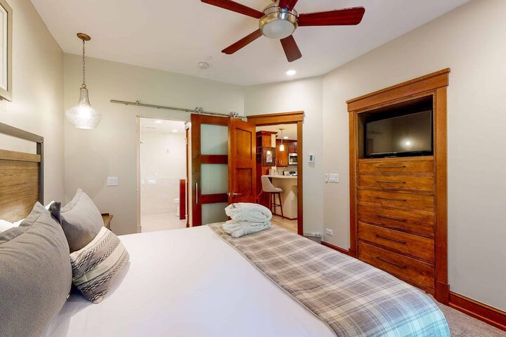 Room 160 of 222