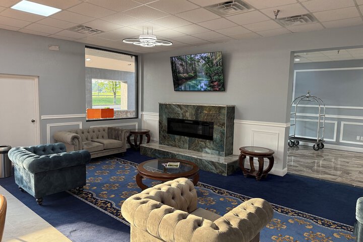 Holiday Lodge Hotel & Conference Center