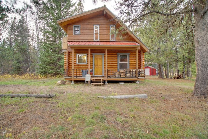Donnelly Cabin w / Private Deck: Near Lake Cascade!