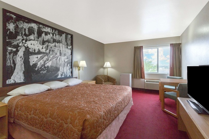 Room 8 of 22