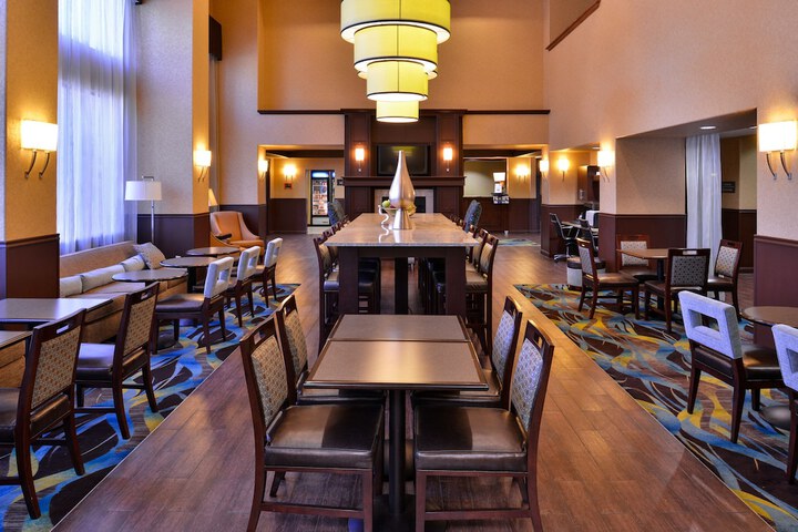 Hampton Inn & Suites Ontario