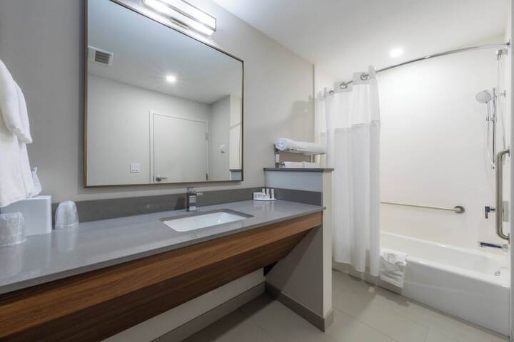Room 13 of 25