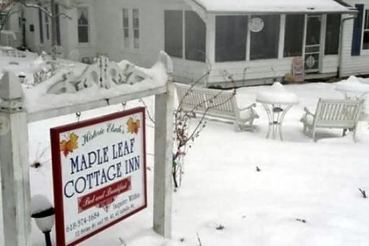 Maple Leaf Cottage Inn
