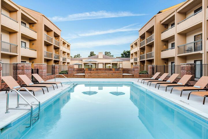 Courtyard by Marriott Raleigh / Cary
