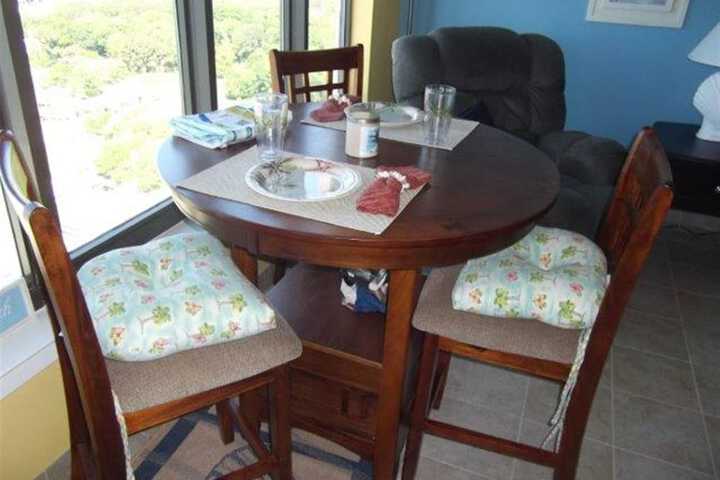 Dining 19 of 25