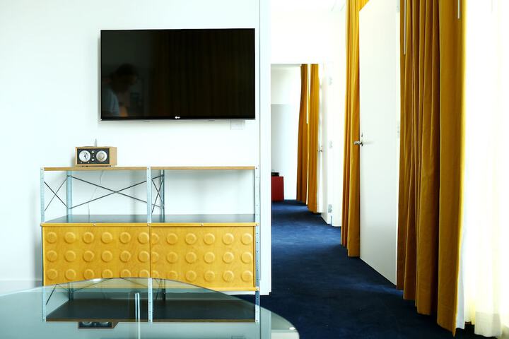 Room 37 of 103