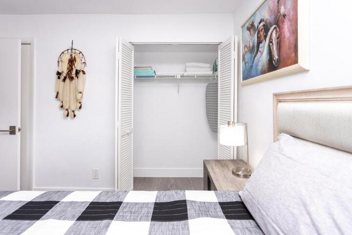 Bass & Sun Condominium 2 / 2 Bedroom