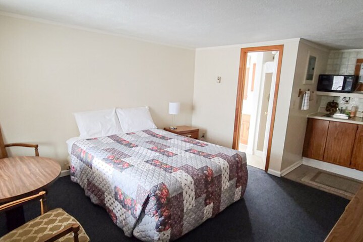 Room 14 of 18