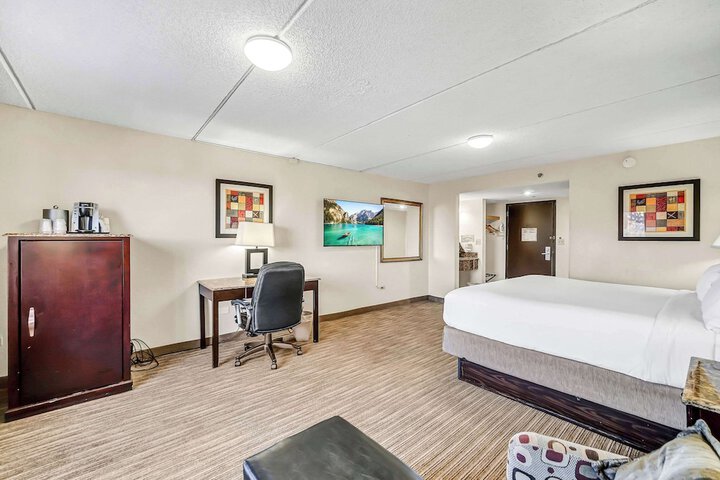 Room 35 of 69