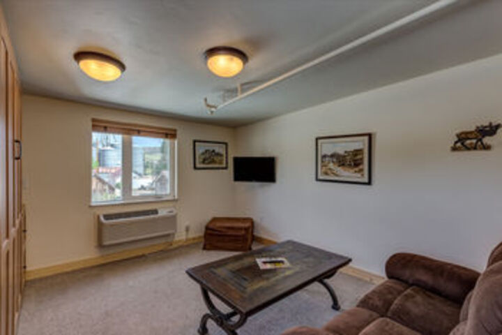 HiWay 40 Grill and Lodge