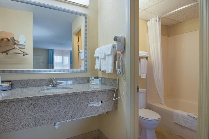 Quality Inn Calhoun North I-75