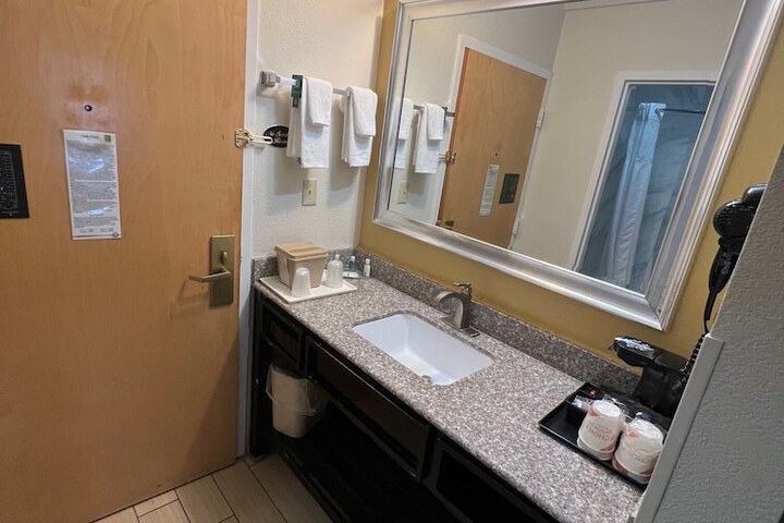 Room 25 of 44