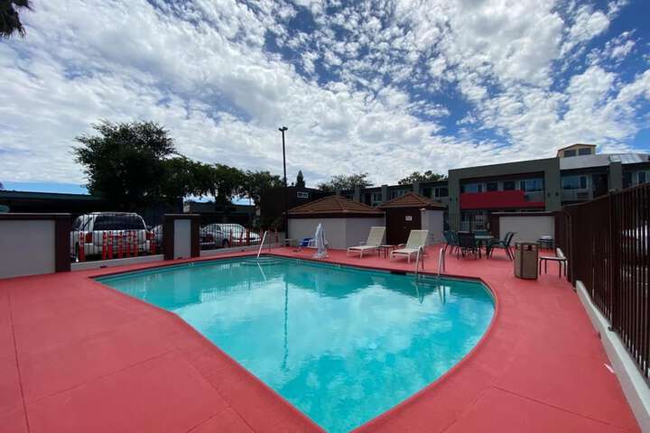 Pool 4 of 23