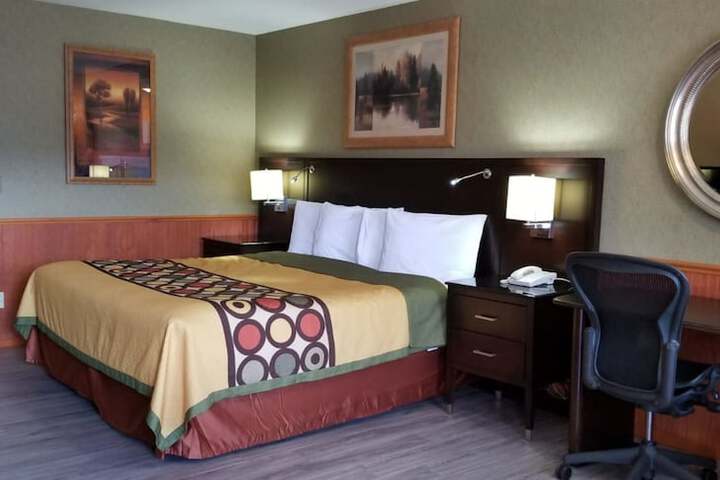 Room 17 of 36