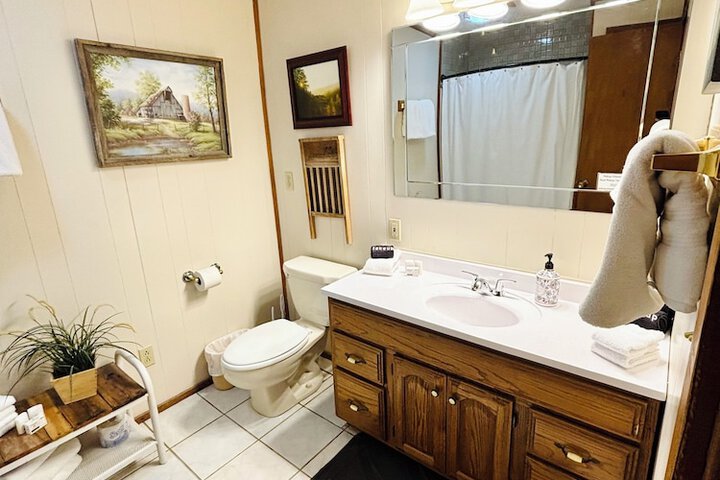 The Iris Garden Downtown Cottages and Suites