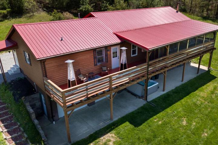 Spacious Cabin Near Hocking Hills and Caves with Hot Tub and Firepit