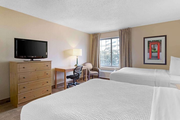 Room 10 of 33