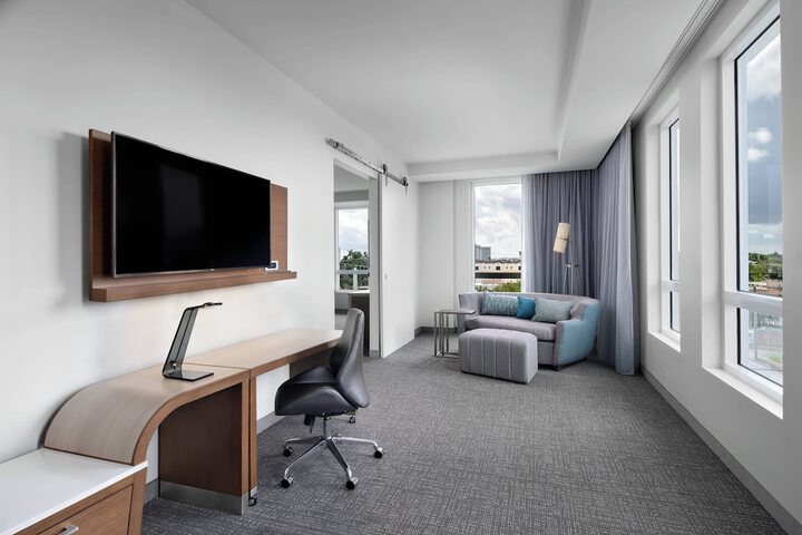 Room 32 of 62