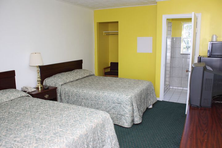 Room 11 of 16