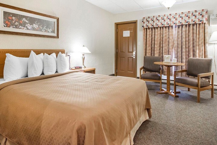 Room 7 of 34