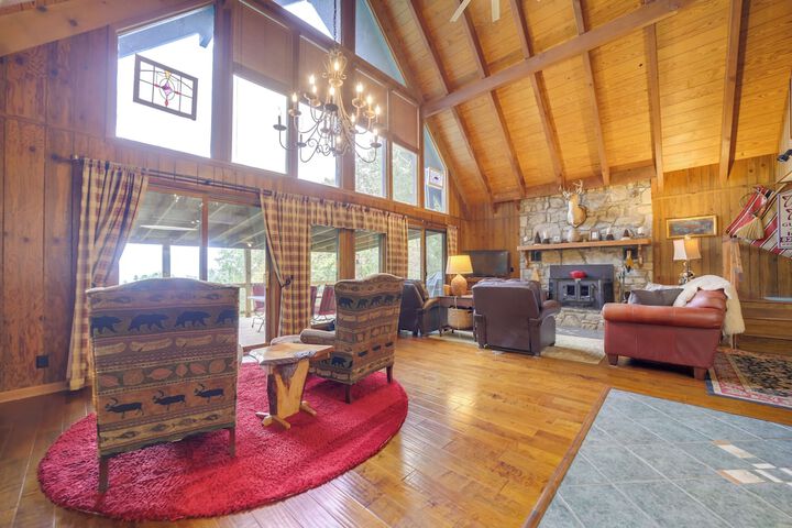 Robbinsville Vacation Rental w / Covered Balcony