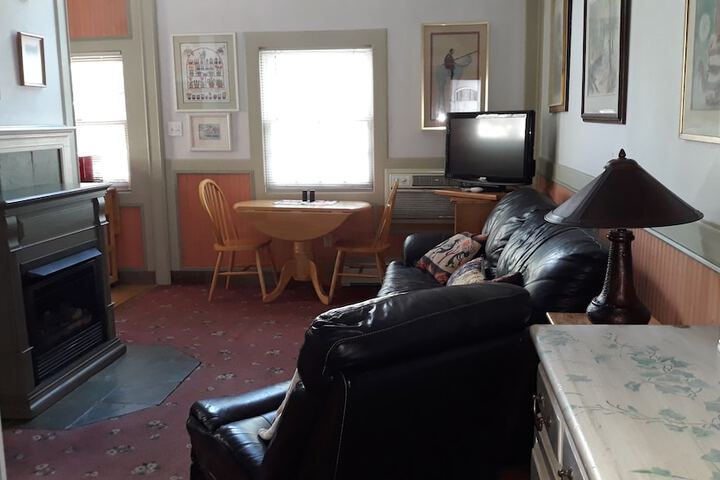 Columbine INN