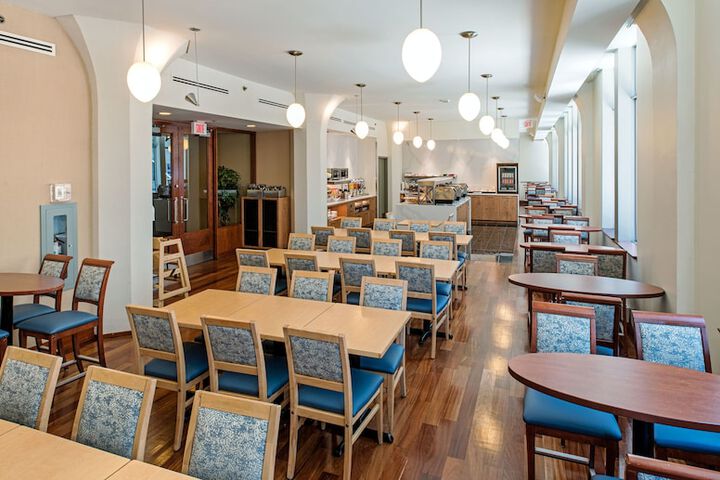 Le Square Phillips Hotel & Suites
