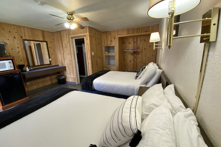 Room 32 of 73
