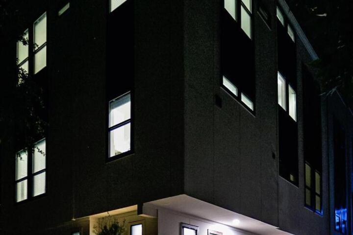 Montrose Guesthouse Suites by Dunyha