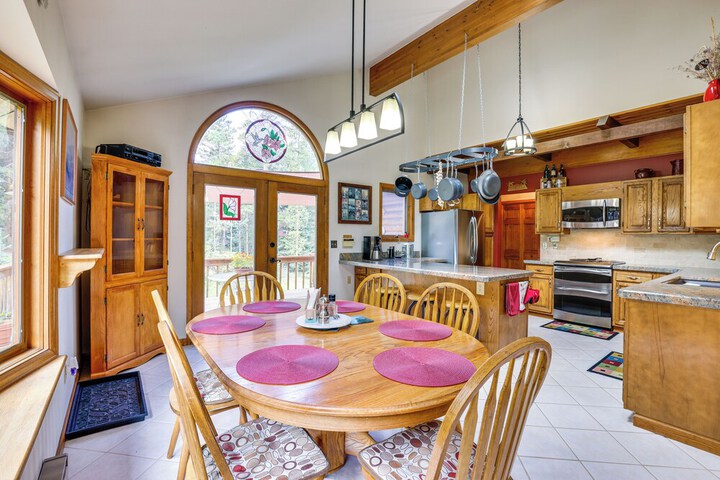 Silver Plume Mountain Haven With Views & Deck!