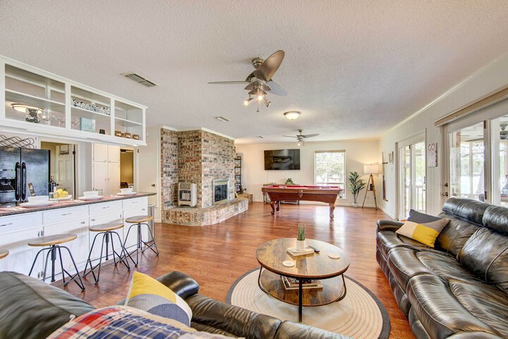 Mineola Lake House w / Dock & Fire Pit!