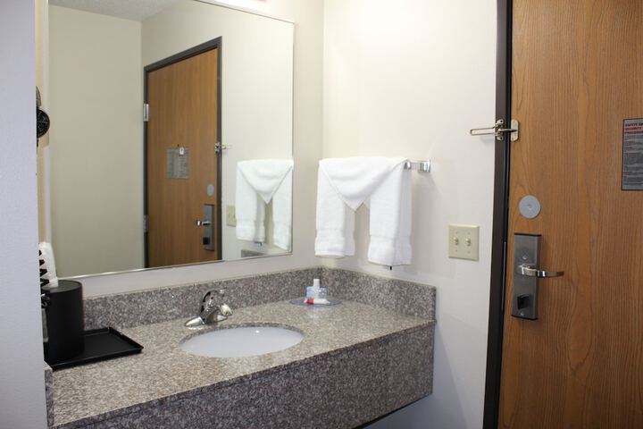 Room 32 of 64
