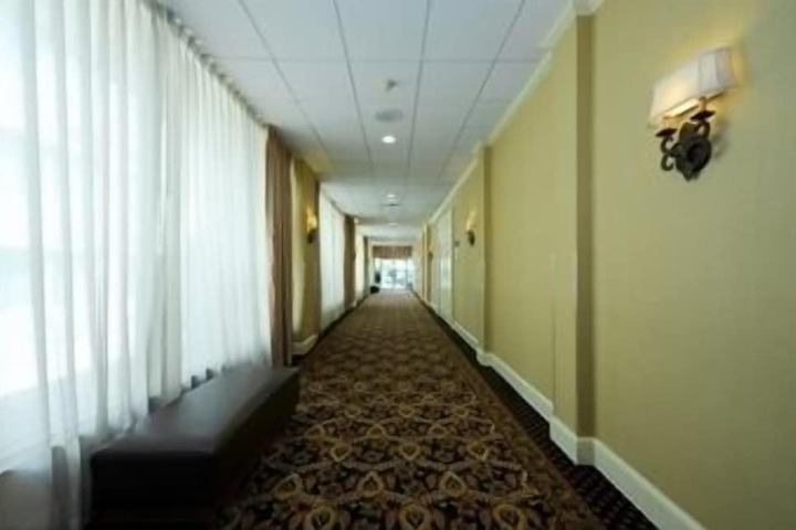 Ballroom/Hall 33 of 36
