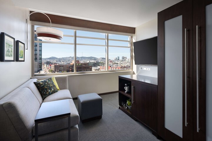 Room 17 of 25