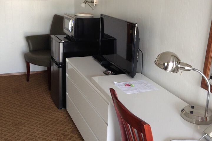 Room 10 of 16