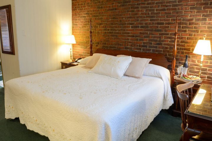Room 28 of 49
